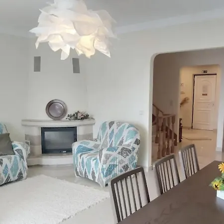 Akivillas Ericeira Sun Feriehus *